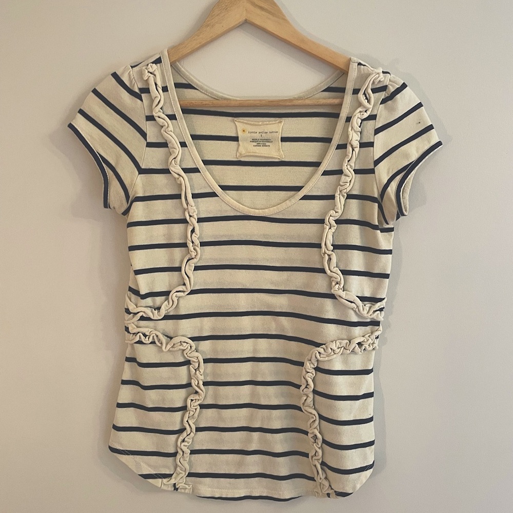 Little yellow button 100% cotton short-sleeve casual top size small
